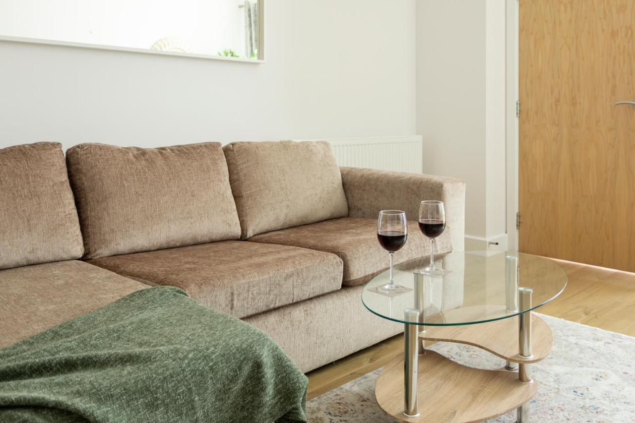 1 Bed Apartment - Redhill Central, Surrey, Gatwick #2 Kültér fotó