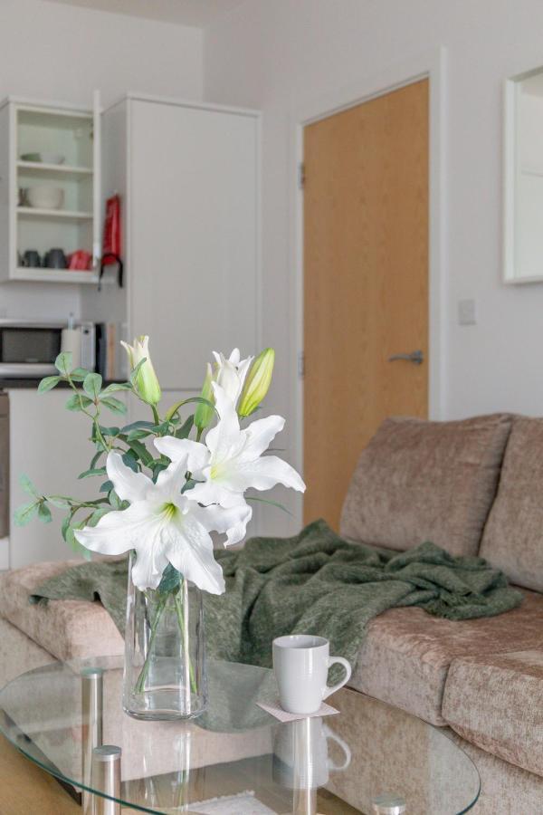 1 Bed Apartment - Redhill Central, Surrey, Gatwick #2 Kültér fotó