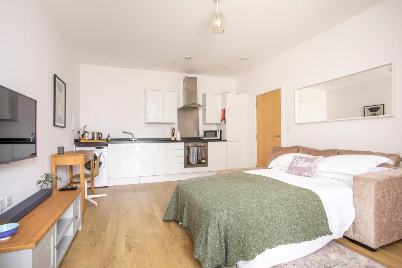 1 Bed Apartment - Redhill Central, Surrey, Gatwick #2 Kültér fotó